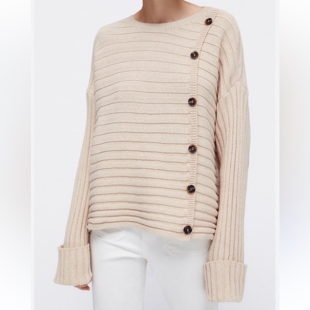 Zara buttoned ribbed Sweater